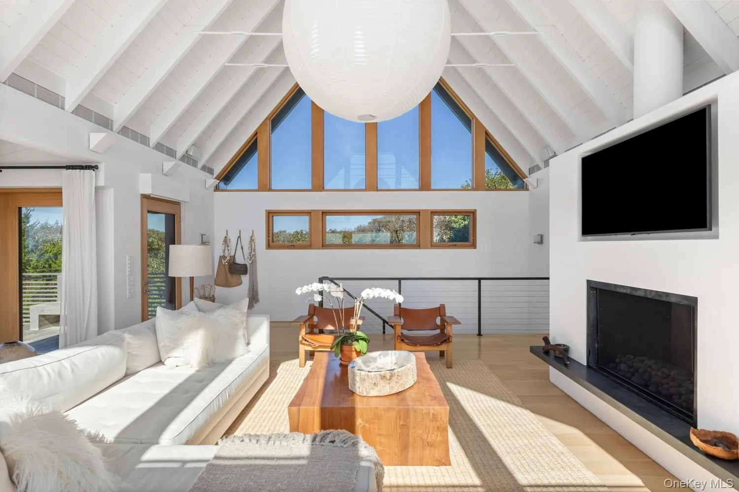 With gas fireplace. With gas fireplace.