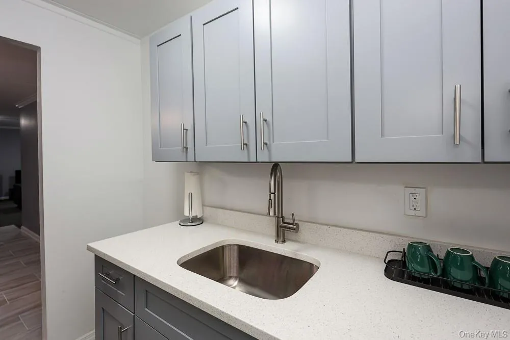 100 Clinton Avenue, Hempstead, NY, 3 Rooms Rooms,1 BathroomBathrooms,Residential Lease,For Rent,Clinton,0,1052157 100 Clinton Avenue, Hempstead, NY, 3 Rooms Rooms,1 BathroomBathrooms,Residential Lease,For Rent,Clinton,0,1052157