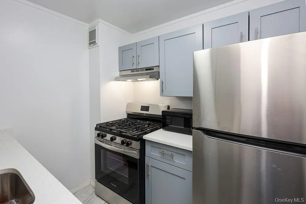 100 Clinton Avenue, Hempstead, NY, 3 Rooms Rooms,1 BathroomBathrooms,Residential Lease,For Rent,Clinton,0,1052157 100 Clinton Avenue, Hempstead, NY, 3 Rooms Rooms,1 BathroomBathrooms,Residential Lease,For Rent,Clinton,0,1052157