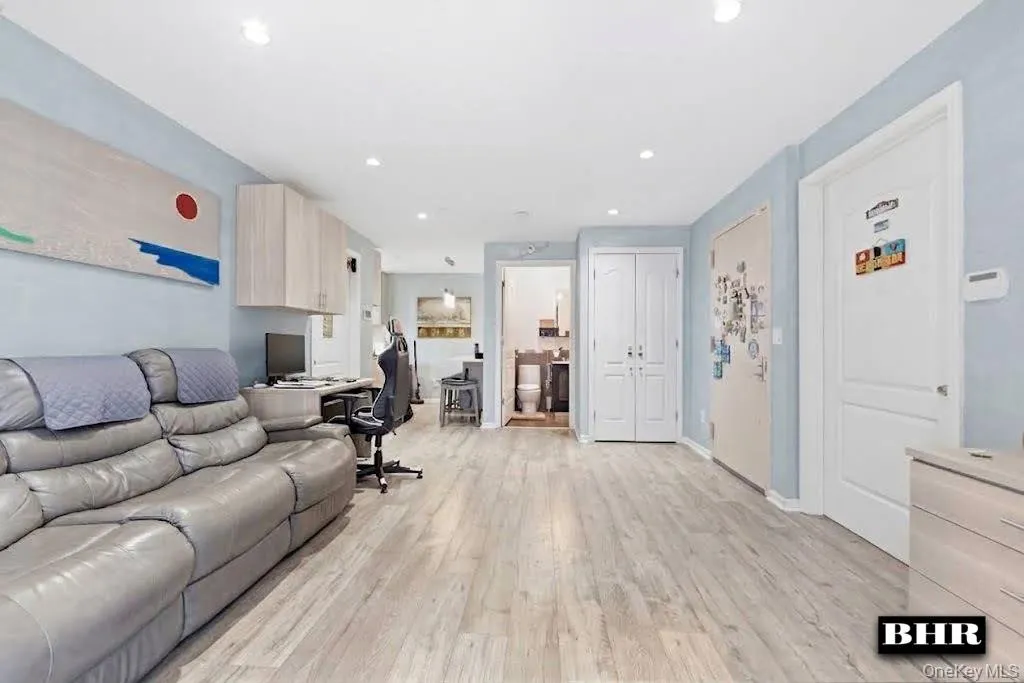 3360 Shore Parkway, New York, NY, 2 Bedrooms Bedrooms, 4 Rooms Rooms,2 BathroomsBathrooms,Residential,For Rent,Shore,0,1052158 3360 Shore Parkway, New York, NY, 2 Bedrooms Bedrooms, 4 Rooms Rooms,2 BathroomsBathrooms,Residential,For Rent,Shore,0,1052158