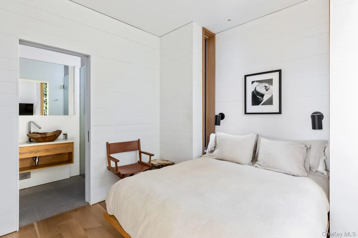 First Floor Bedroom w ensuite Bath First Floor Bedroom w ensuite Bath