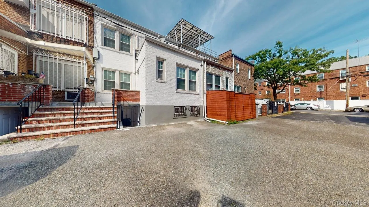 85-40 68th Avenue, New York, NY, 3 Bedrooms Bedrooms, 6 Rooms Rooms,2 BathroomsBathrooms,Residential,For Rent,68th,0,1052195 85-40 68th Avenue, New York, NY, 3 Bedrooms Bedrooms, 6 Rooms Rooms,2 BathroomsBathrooms,Residential,For Rent,68th,0,1052195