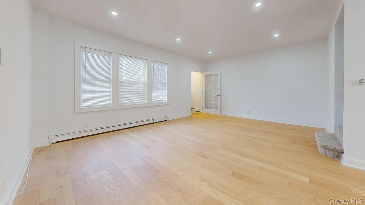 85-40 68th Avenue, New York, NY, 3 Bedrooms Bedrooms, 6 Rooms Rooms,2 BathroomsBathrooms,Residential,For Rent,68th,0,1052195 85-40 68th Avenue, New York, NY, 3 Bedrooms Bedrooms, 6 Rooms Rooms,2 BathroomsBathrooms,Residential,For Rent,68th,0,1052195