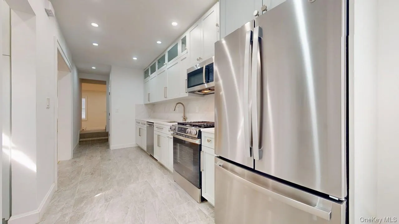 85-40 68th Avenue, New York, NY, 3 Bedrooms Bedrooms, 6 Rooms Rooms,2 BathroomsBathrooms,Residential,For Rent,68th,0,1052195 85-40 68th Avenue, New York, NY, 3 Bedrooms Bedrooms, 6 Rooms Rooms,2 BathroomsBathrooms,Residential,For Rent,68th,0,1052195