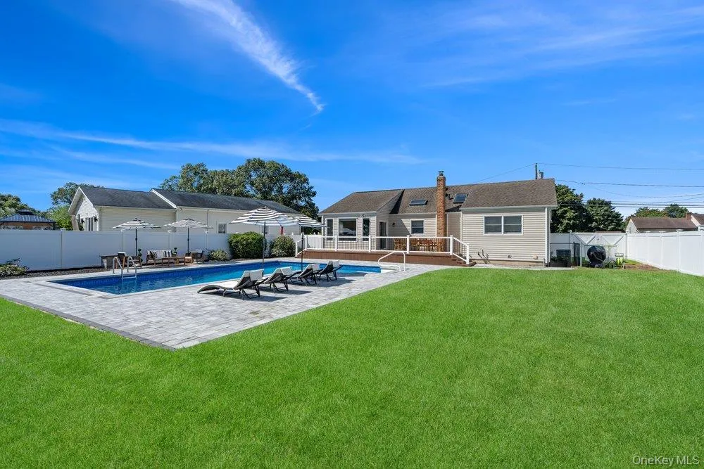 21 Seusing Boulevard, Islip, NY, 3 Bedrooms Bedrooms, 6 Rooms Rooms,2 BathroomsBathrooms,Residential,For Rent,Seusing,0,1052197 21 Seusing Boulevard, Islip, NY, 3 Bedrooms Bedrooms, 6 Rooms Rooms,2 BathroomsBathrooms,Residential,For Rent,Seusing,0,1052197