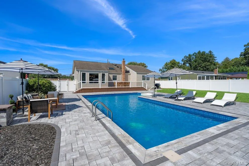 21 Seusing Boulevard, Islip, NY, 3 Bedrooms Bedrooms, 6 Rooms Rooms,2 BathroomsBathrooms,Residential,For Rent,Seusing,0,1052197 21 Seusing Boulevard, Islip, NY, 3 Bedrooms Bedrooms, 6 Rooms Rooms,2 BathroomsBathrooms,Residential,For Rent,Seusing,0,1052197