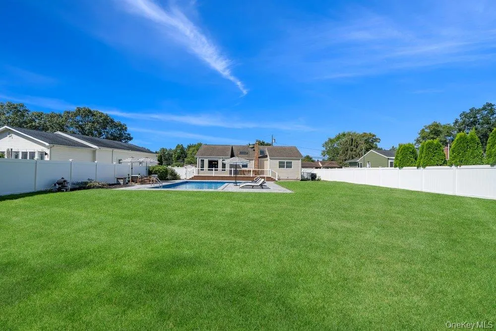 21 Seusing Boulevard, Islip, NY, 3 Bedrooms Bedrooms, 6 Rooms Rooms,2 BathroomsBathrooms,Residential,For Rent,Seusing,0,1052197 21 Seusing Boulevard, Islip, NY, 3 Bedrooms Bedrooms, 6 Rooms Rooms,2 BathroomsBathrooms,Residential,For Rent,Seusing,0,1052197