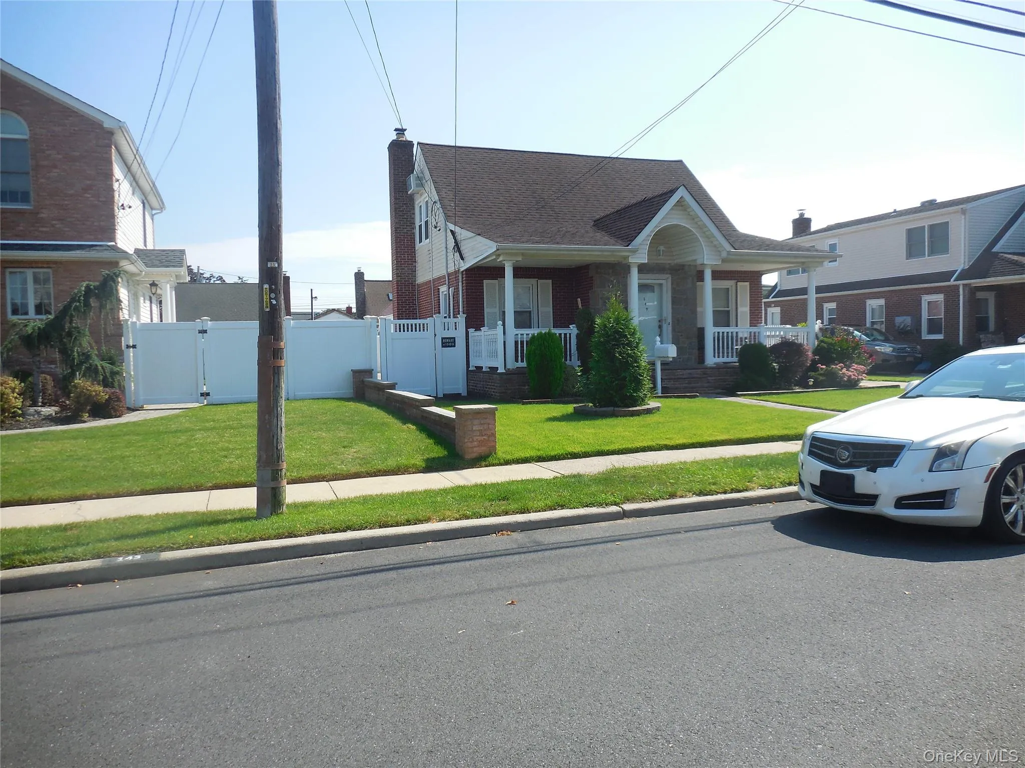 Located on dead end street Located on dead end street