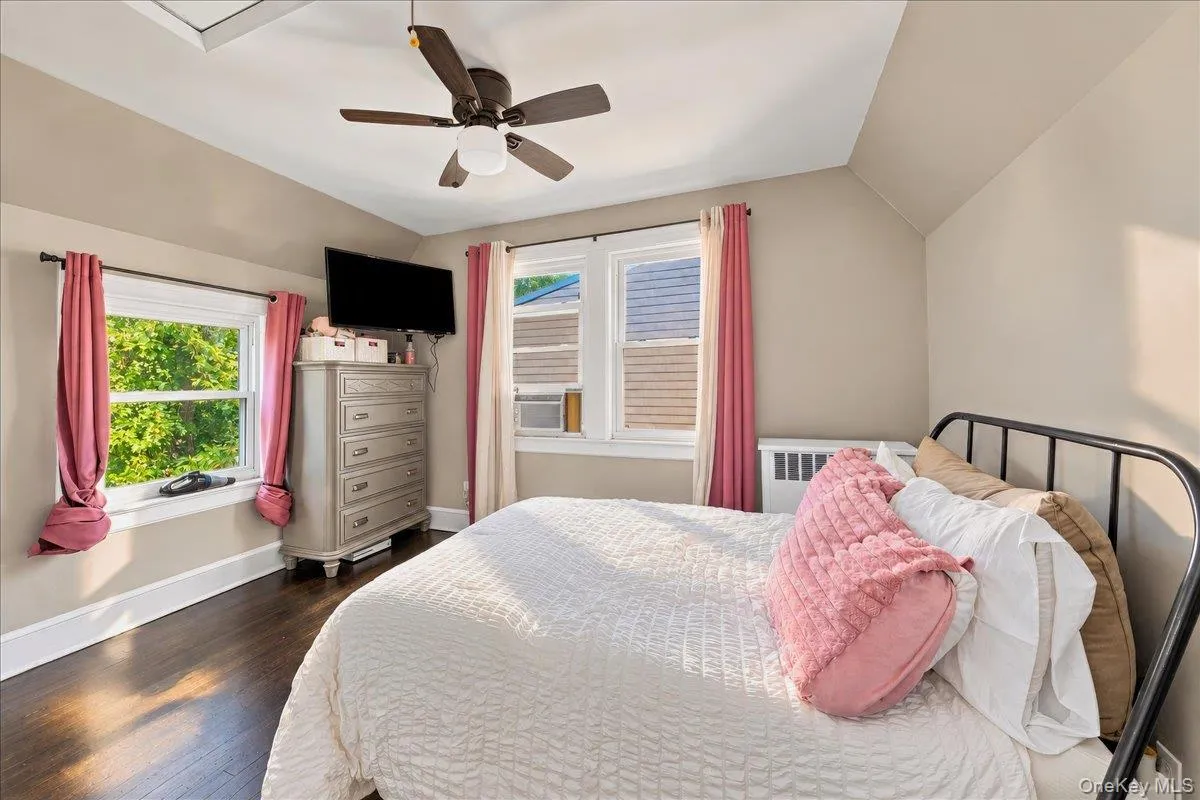 201 Park Drive, Eastchester, NY, 3 Bedrooms Bedrooms, 6 Rooms Rooms,2 BathroomsBathrooms,Residential,For Rent,Park,0,1052207 201 Park Drive, Eastchester, NY, 3 Bedrooms Bedrooms, 6 Rooms Rooms,2 BathroomsBathrooms,Residential,For Rent,Park,0,1052207