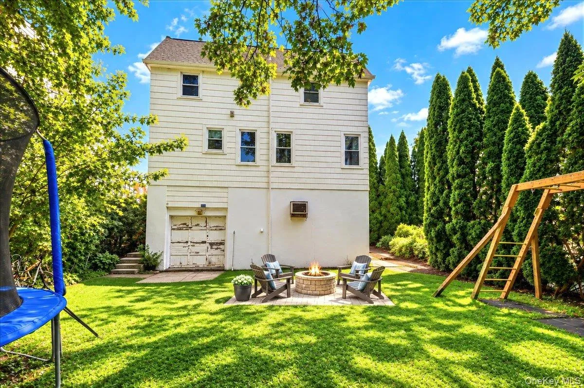 201 Park Drive, Eastchester, NY, 3 Bedrooms Bedrooms, 6 Rooms Rooms,2 BathroomsBathrooms,Residential,For Rent,Park,0,1052207 201 Park Drive, Eastchester, NY, 3 Bedrooms Bedrooms, 6 Rooms Rooms,2 BathroomsBathrooms,Residential,For Rent,Park,0,1052207
