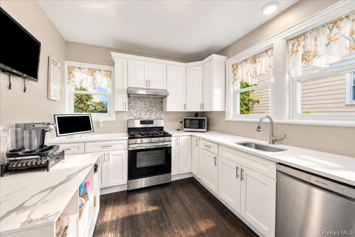 201 Park Drive, Eastchester, NY, 3 Bedrooms Bedrooms, 6 Rooms Rooms,2 BathroomsBathrooms,Residential,For Rent,Park,0,1052207 201 Park Drive, Eastchester, NY, 3 Bedrooms Bedrooms, 6 Rooms Rooms,2 BathroomsBathrooms,Residential,For Rent,Park,0,1052207