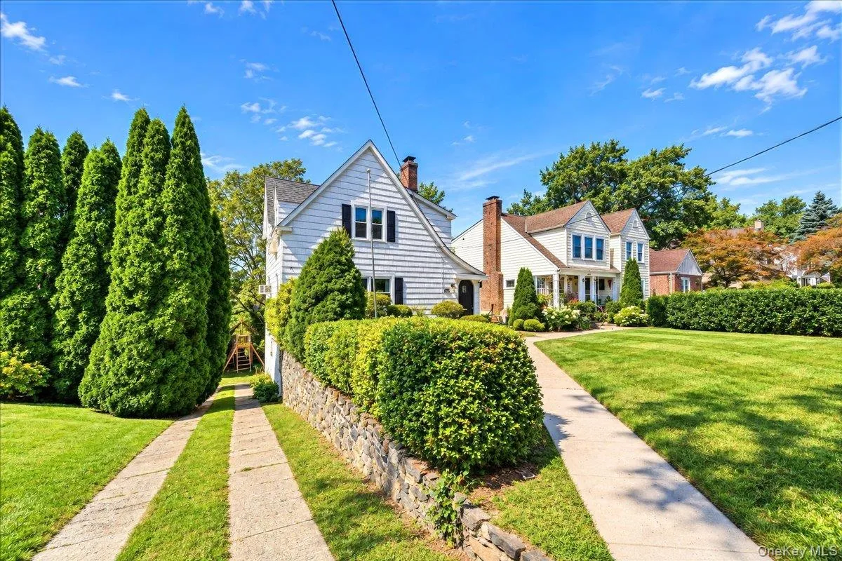 201 Park Drive, Eastchester, NY, 3 Bedrooms Bedrooms, 6 Rooms Rooms,2 BathroomsBathrooms,Residential,For Rent,Park,0,1052207 201 Park Drive, Eastchester, NY, 3 Bedrooms Bedrooms, 6 Rooms Rooms,2 BathroomsBathrooms,Residential,For Rent,Park,0,1052207