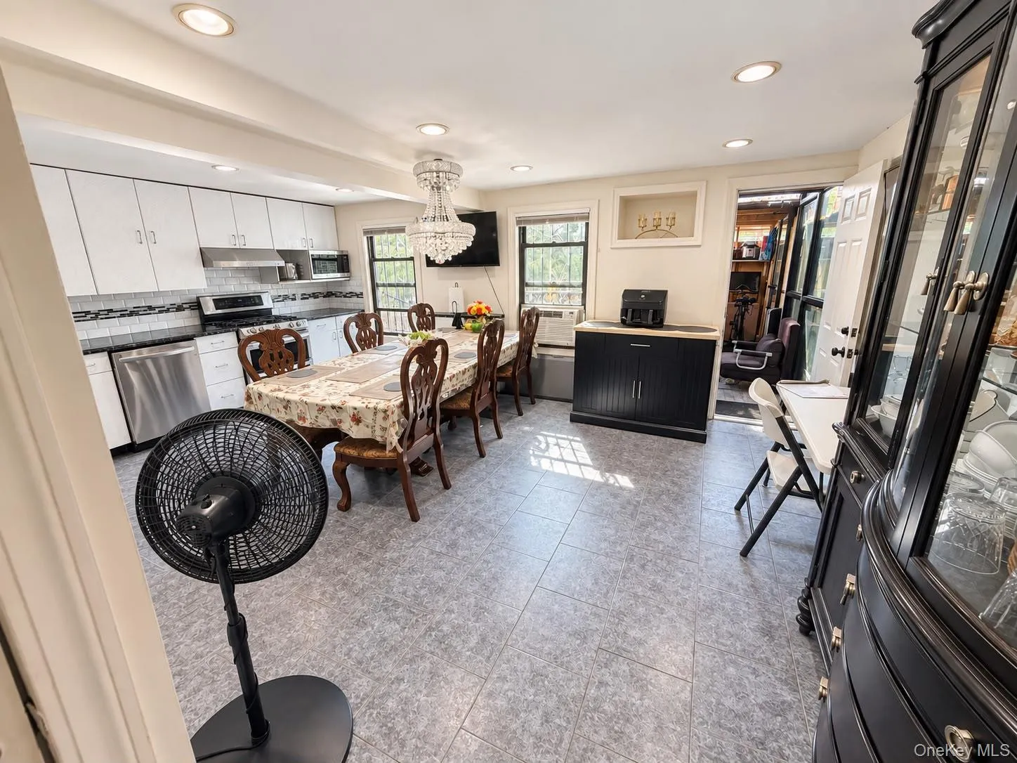 9122 Sutter Avenue, New York, NY, 4 Bedrooms Bedrooms, 6 Rooms Rooms,1 BathroomBathrooms,Residential,For Rent,Sutter,0,1052211 9122 Sutter Avenue, New York, NY, 4 Bedrooms Bedrooms, 6 Rooms Rooms,1 BathroomBathrooms,Residential,For Rent,Sutter,0,1052211