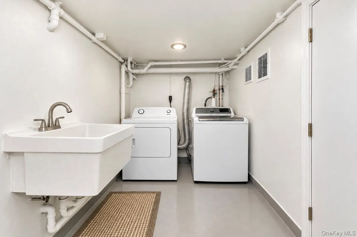 633 Oscawana Lake Road, Putnam Valley, NY, 2 Bedrooms Bedrooms, 8 Rooms Rooms,1 BathroomBathrooms,Residential Lease,For Rent,Oscawana Lake,0,1052222 633 Oscawana Lake Road, Putnam Valley, NY, 2 Bedrooms Bedrooms, 8 Rooms Rooms,1 BathroomBathrooms,Residential Lease,For Rent,Oscawana Lake,0,1052222