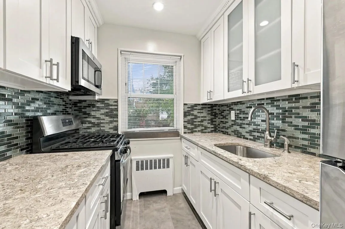 249-33 60th Avenue, New York, NY, 1 Bedroom Bedrooms, 3 Rooms Rooms,1 BathroomBathrooms,Residential,For Rent,60th,0,1052227 249-33 60th Avenue, New York, NY, 1 Bedroom Bedrooms, 3 Rooms Rooms,1 BathroomBathrooms,Residential,For Rent,60th,0,1052227