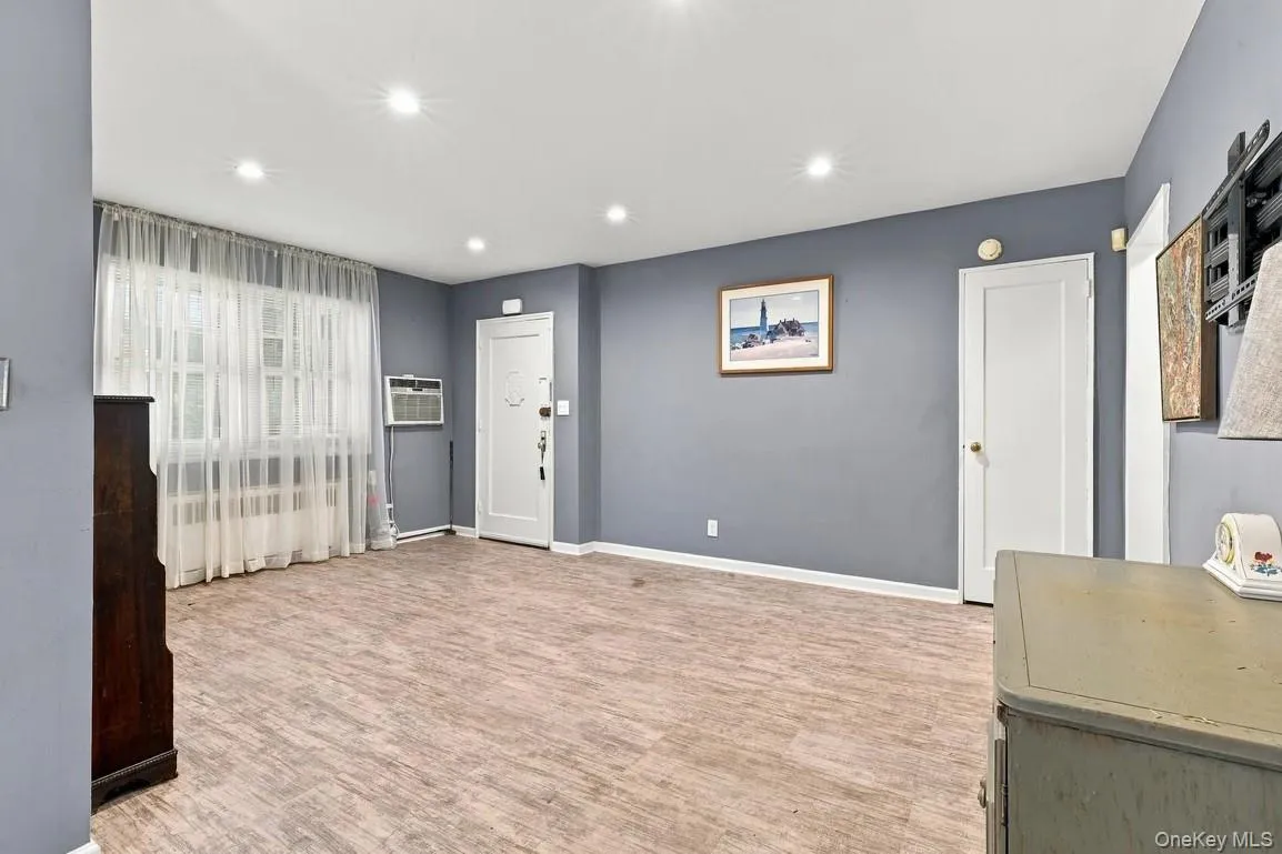 249-33 60th Avenue, New York, NY, 1 Bedroom Bedrooms, 3 Rooms Rooms,1 BathroomBathrooms,Residential,For Rent,60th,0,1052227 249-33 60th Avenue, New York, NY, 1 Bedroom Bedrooms, 3 Rooms Rooms,1 BathroomBathrooms,Residential,For Rent,60th,0,1052227
