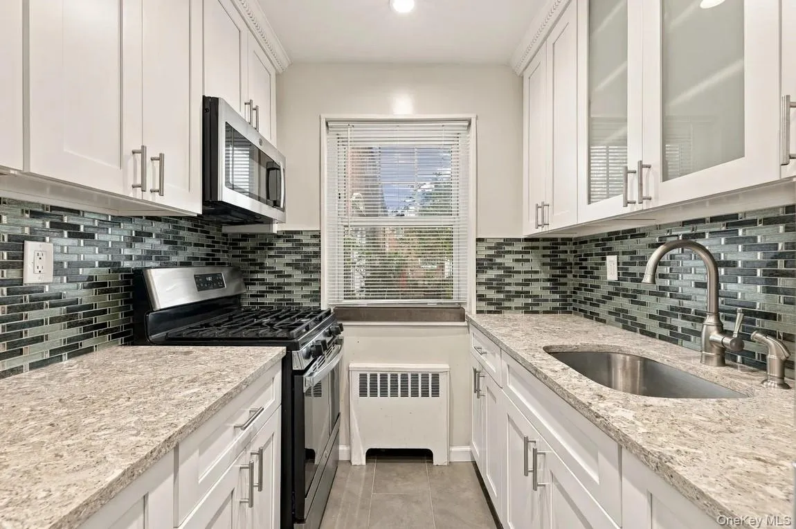249-33 60th Avenue, New York, NY, 1 Bedroom Bedrooms, 3 Rooms Rooms,1 BathroomBathrooms,Residential,For Rent,60th,0,1052227 249-33 60th Avenue, New York, NY, 1 Bedroom Bedrooms, 3 Rooms Rooms,1 BathroomBathrooms,Residential,For Rent,60th,0,1052227