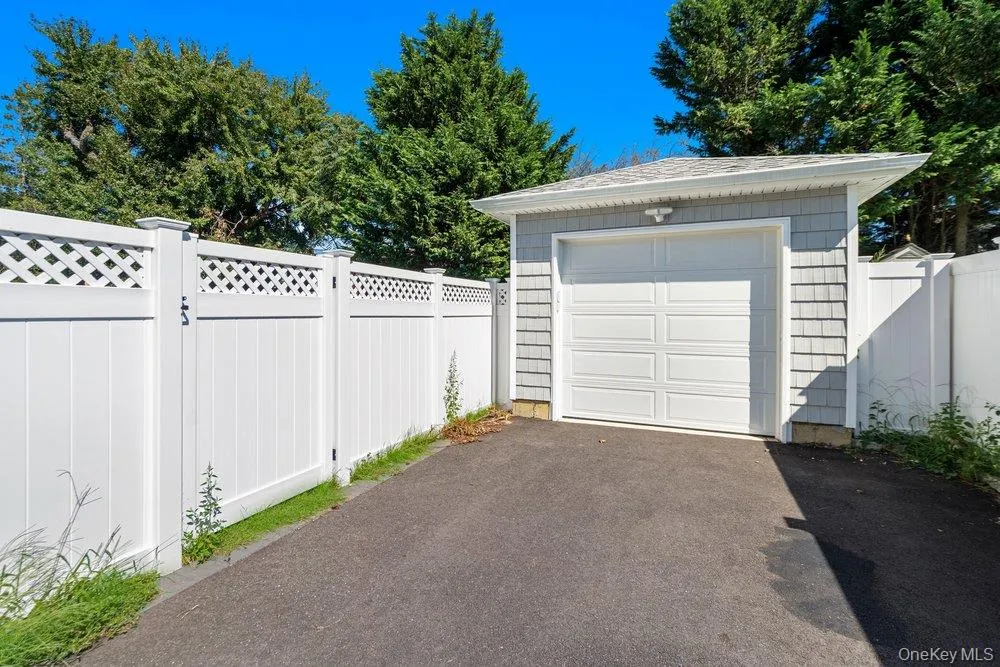 183 Park Lane, Oyster Bay, NY, 5 Bedrooms Bedrooms, 10 Rooms Rooms,3 BathroomsBathrooms,Residential,For Rent,Park,0,1052243 183 Park Lane, Oyster Bay, NY, 5 Bedrooms Bedrooms, 10 Rooms Rooms,3 BathroomsBathrooms,Residential,For Rent,Park,0,1052243