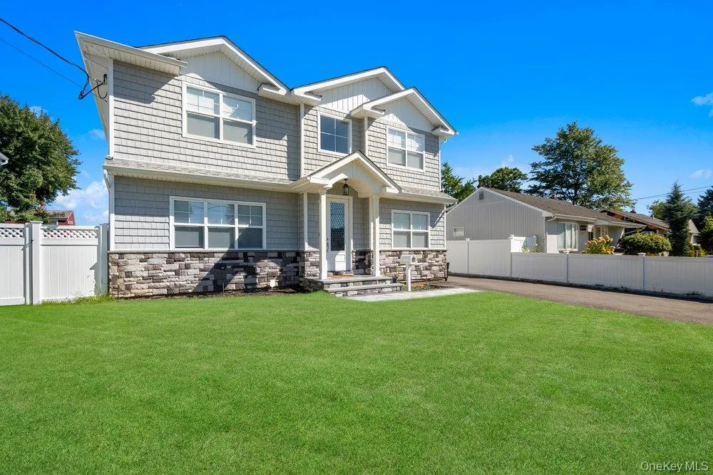 183 Park Lane, Oyster Bay, NY, 5 Bedrooms Bedrooms, 10 Rooms Rooms,3 BathroomsBathrooms,Residential,For Rent,Park,0,1052243 183 Park Lane, Oyster Bay, NY, 5 Bedrooms Bedrooms, 10 Rooms Rooms,3 BathroomsBathrooms,Residential,For Rent,Park,0,1052243