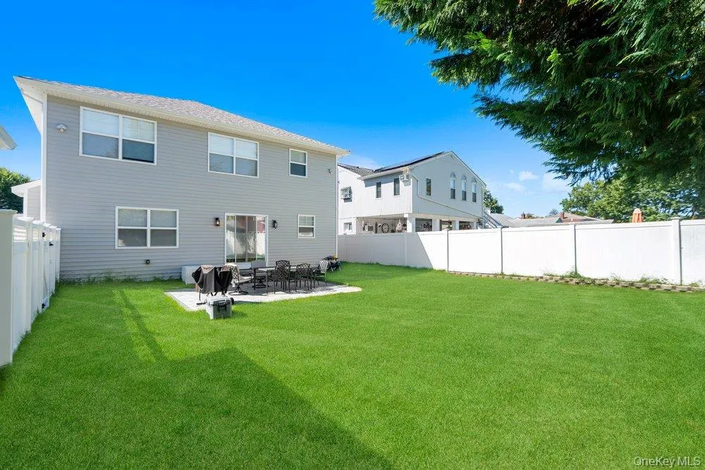 183 Park Lane, Oyster Bay, NY, 5 Bedrooms Bedrooms, 10 Rooms Rooms,3 BathroomsBathrooms,Residential,For Rent,Park,0,1052243 183 Park Lane, Oyster Bay, NY, 5 Bedrooms Bedrooms, 10 Rooms Rooms,3 BathroomsBathrooms,Residential,For Rent,Park,0,1052243