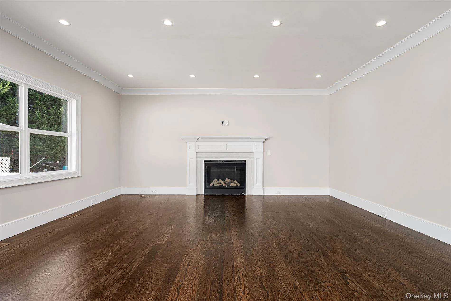 183 Park Lane, Oyster Bay, NY, 5 Bedrooms Bedrooms, 10 Rooms Rooms,3 BathroomsBathrooms,Residential,For Rent,Park,0,1052243 183 Park Lane, Oyster Bay, NY, 5 Bedrooms Bedrooms, 10 Rooms Rooms,3 BathroomsBathrooms,Residential,For Rent,Park,0,1052243