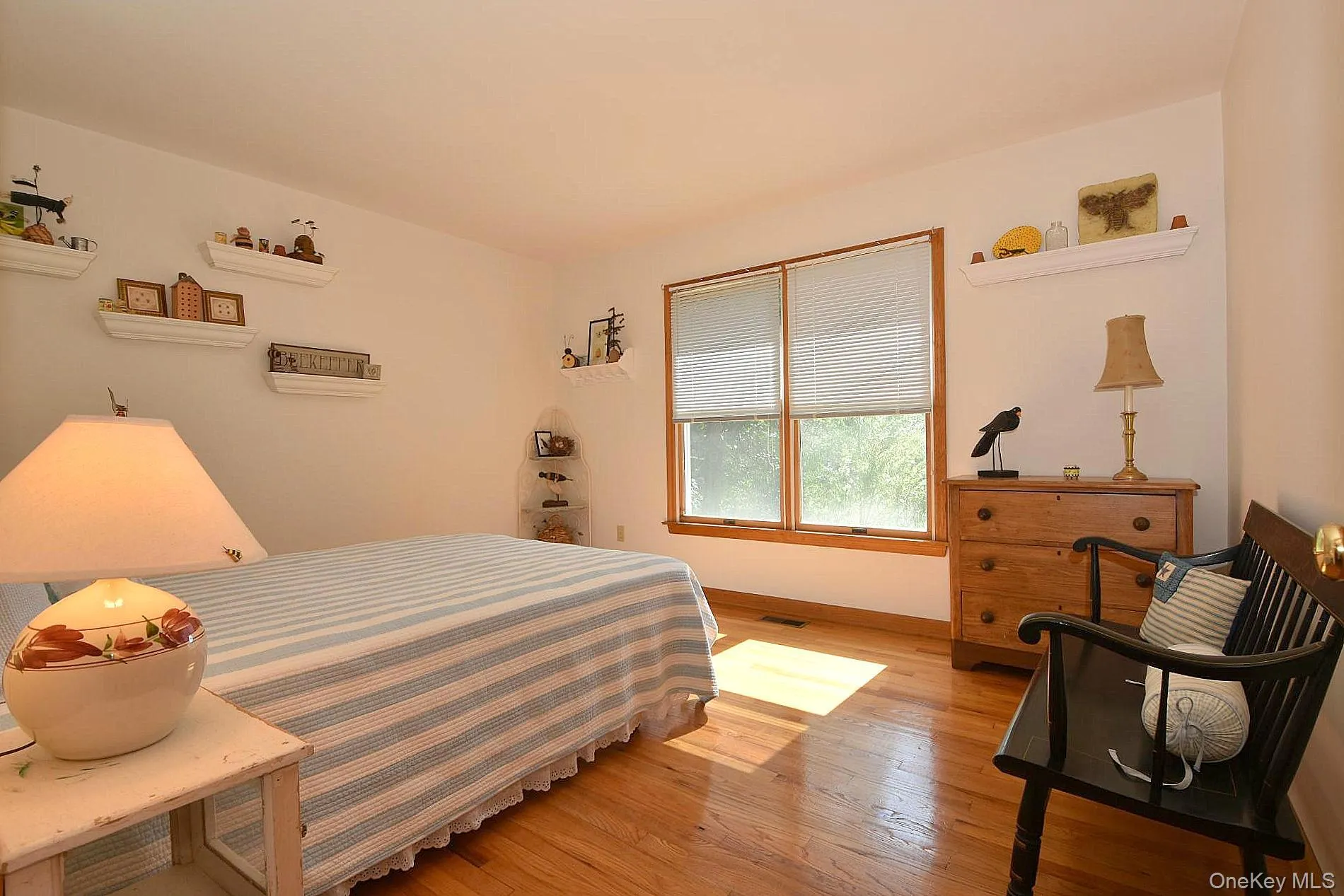 Lower level bedroom with waterview Lower level bedroom with waterview
