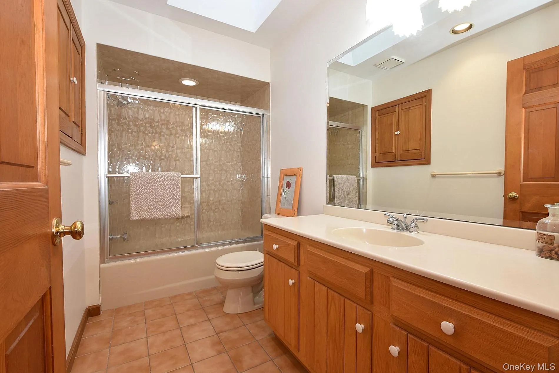 Upper level full bathroom Upper level full bathroom