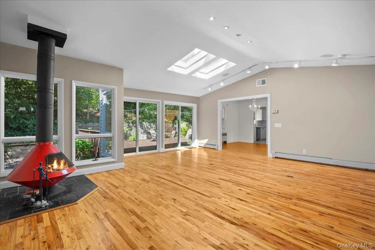 32 Dogwood Drive, Eastchester, NY, 5 Bedrooms Bedrooms, 12 Rooms Rooms,3 BathroomsBathrooms,Residential,For Rent,Dogwood,0,1052267 32 Dogwood Drive, Eastchester, NY, 5 Bedrooms Bedrooms, 12 Rooms Rooms,3 BathroomsBathrooms,Residential,For Rent,Dogwood,0,1052267