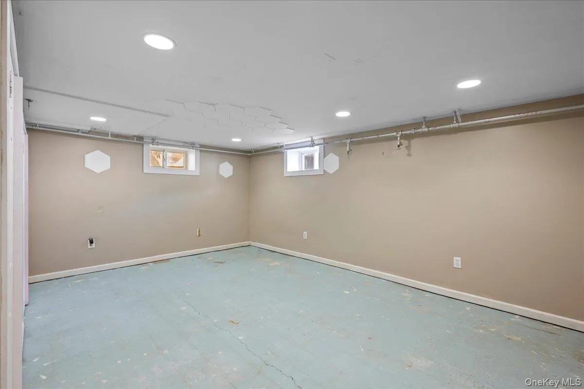 Bonus/Gym Room in Basement Bonus/Gym Room in Basement