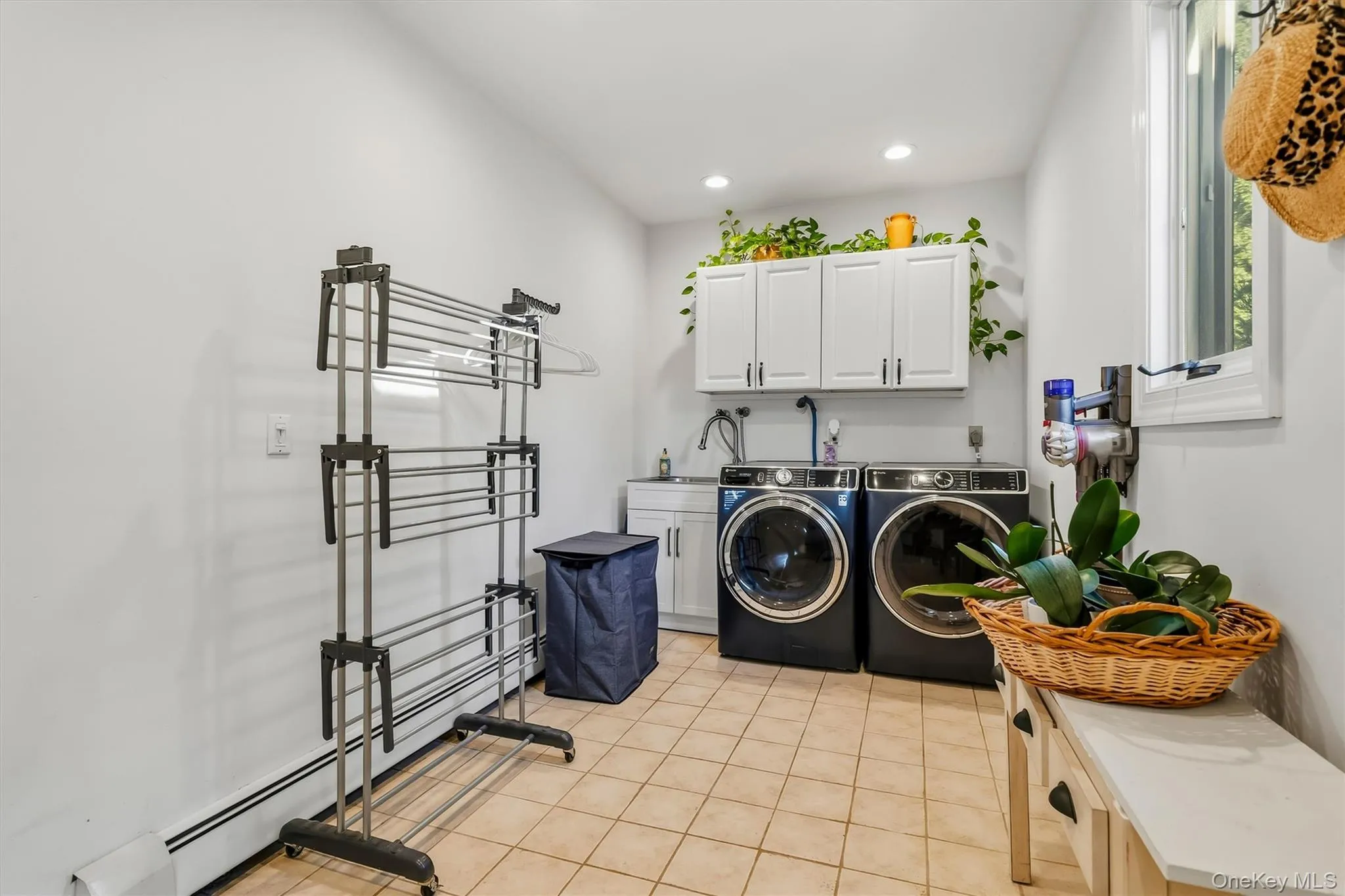 12 Whitefield Avenue, Warwick (town), NY, 3 Bedrooms Bedrooms, 10 Rooms Rooms,2 BathroomsBathrooms,Residential,For Rent,Whitefield,0,1052271 12 Whitefield Avenue, Warwick (town), NY, 3 Bedrooms Bedrooms, 10 Rooms Rooms,2 BathroomsBathrooms,Residential,For Rent,Whitefield,0,1052271