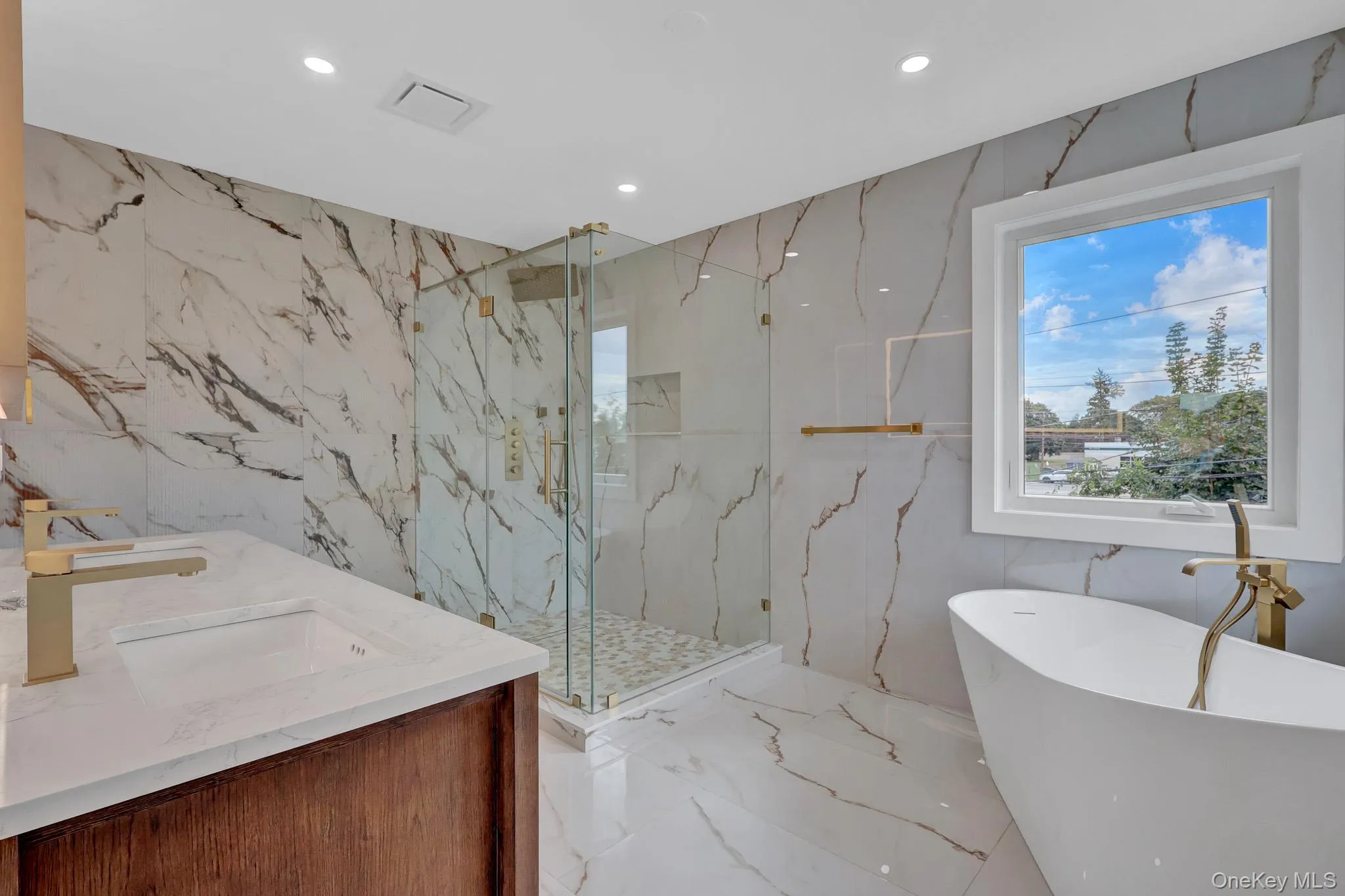 81 End Avenue, Oyster Bay, NY, 5 Bedrooms Bedrooms, 5 Rooms Rooms,4 BathroomsBathrooms,Residential,For Rent,End,0,1052273 81 End Avenue, Oyster Bay, NY, 5 Bedrooms Bedrooms, 5 Rooms Rooms,4 BathroomsBathrooms,Residential,For Rent,End,0,1052273