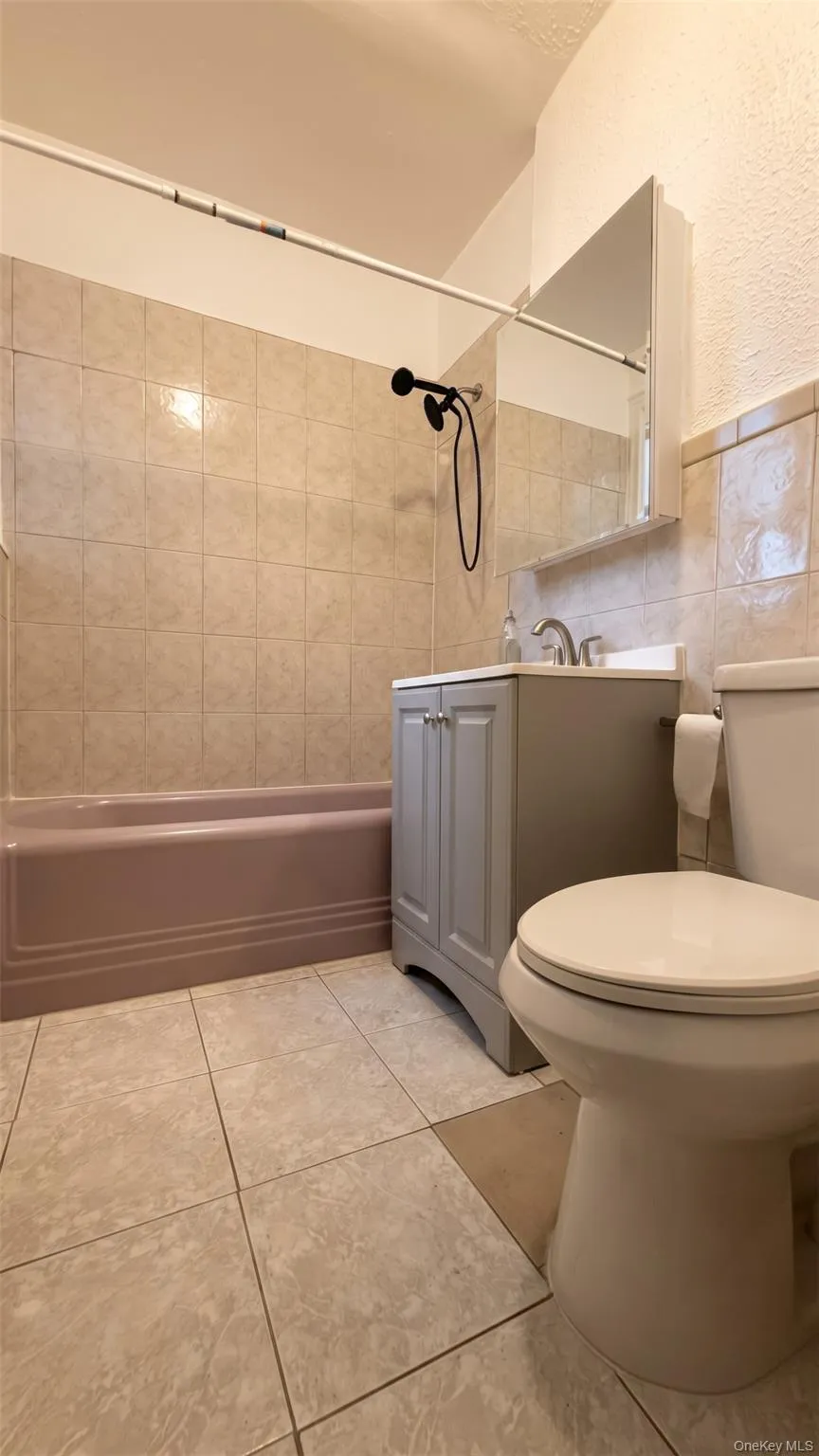 1983 Powell Avenue, New York, NY, 3 Bedroom Bedrooms, 4 Room Rooms,1 BathroomBathrooms,Residential Lease,For Rent,Powell,0,1052275 1983 Powell Avenue, New York, NY, 3 Bedroom Bedrooms, 4 Room Rooms,1 BathroomBathrooms,Residential Lease,For Rent,Powell,0,1052275