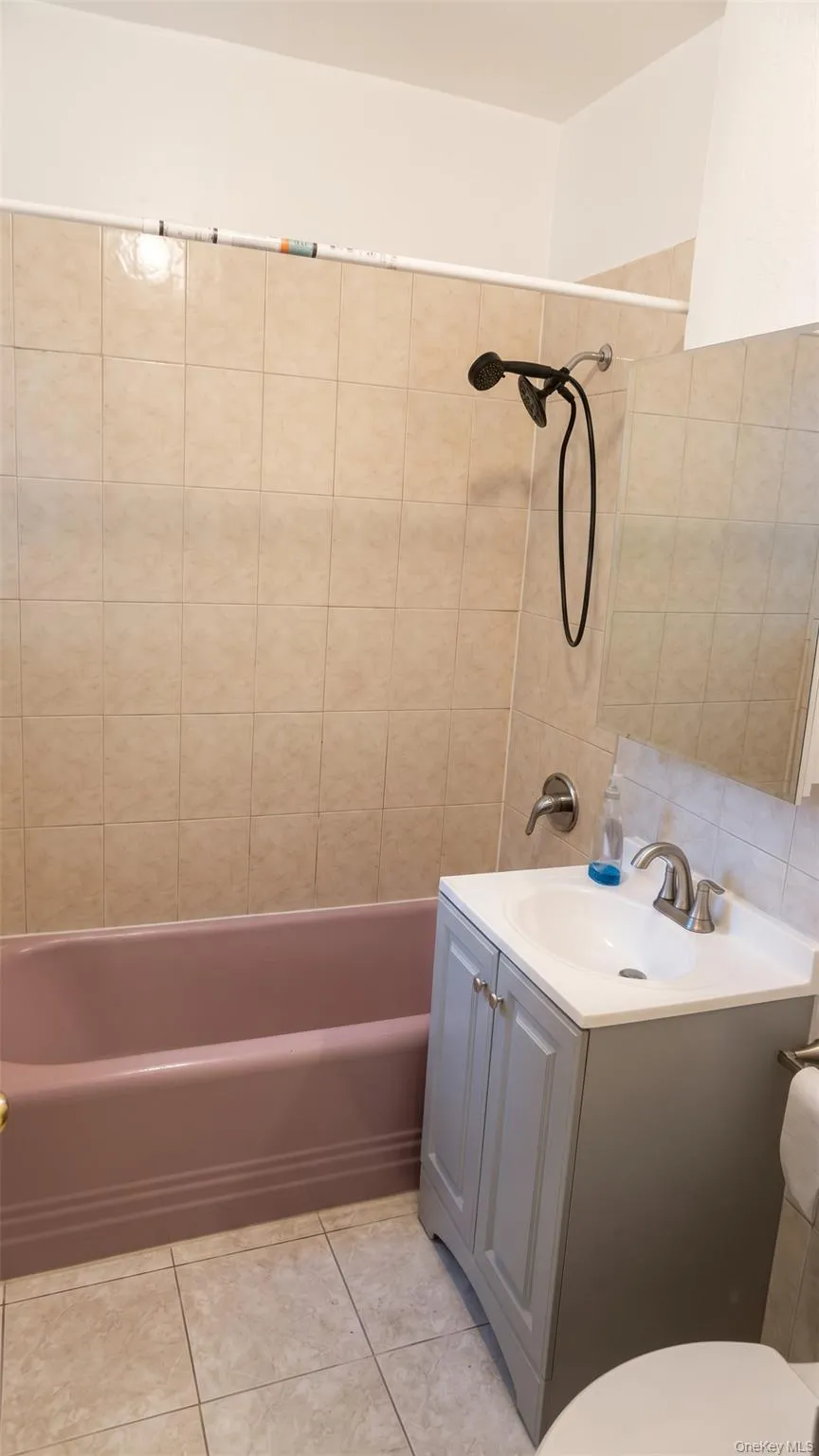 1983 Powell Avenue, New York, NY, 3 Bedroom Bedrooms, 4 Room Rooms,1 BathroomBathrooms,Residential Lease,For Rent,Powell,0,1052275 1983 Powell Avenue, New York, NY, 3 Bedroom Bedrooms, 4 Room Rooms,1 BathroomBathrooms,Residential Lease,For Rent,Powell,0,1052275