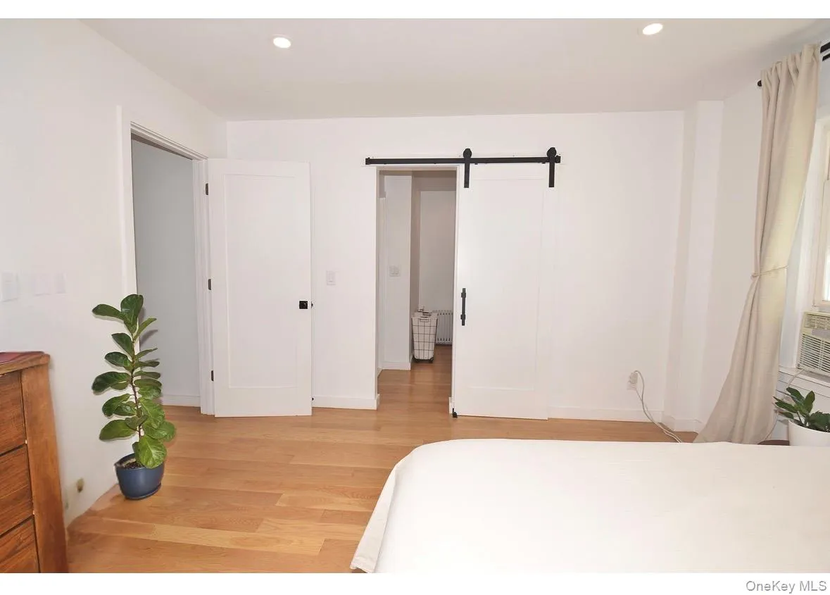 57 Scarcliffe Drive, Hempstead, NY, 4 Bedrooms Bedrooms, 10 Rooms Rooms,3 BathroomsBathrooms,Residential,For Rent,Scarcliffe,0,1052279 57 Scarcliffe Drive, Hempstead, NY, 4 Bedrooms Bedrooms, 10 Rooms Rooms,3 BathroomsBathrooms,Residential,For Rent,Scarcliffe,0,1052279