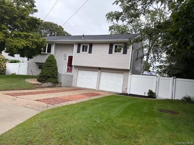 43 Newtown Avenue, Brookhaven, NY, 4 Bedroom Bedrooms, 9 Room Rooms,2 BathroomBathrooms,Residential Lease,For Rent,Newtown,0,1052281 43 Newtown Avenue, Brookhaven, NY, 4 Bedroom Bedrooms, 9 Room Rooms,2 BathroomBathrooms,Residential Lease,For Rent,Newtown,0,1052281
