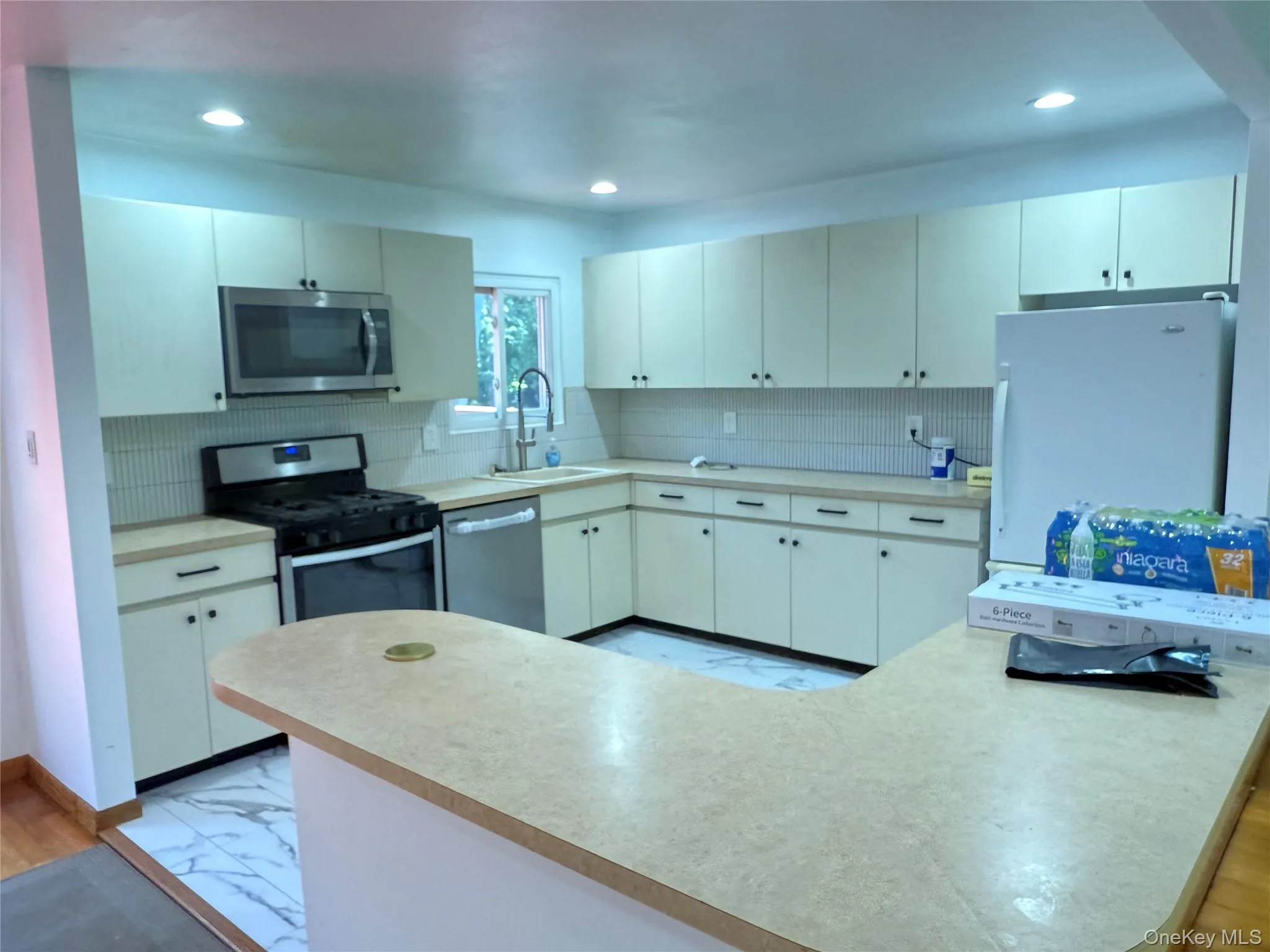 43 Newtown Avenue, Brookhaven, NY, 4 Bedroom Bedrooms, 9 Room Rooms,2 BathroomBathrooms,Residential Lease,For Rent,Newtown,0,1052281 43 Newtown Avenue, Brookhaven, NY, 4 Bedroom Bedrooms, 9 Room Rooms,2 BathroomBathrooms,Residential Lease,For Rent,Newtown,0,1052281
