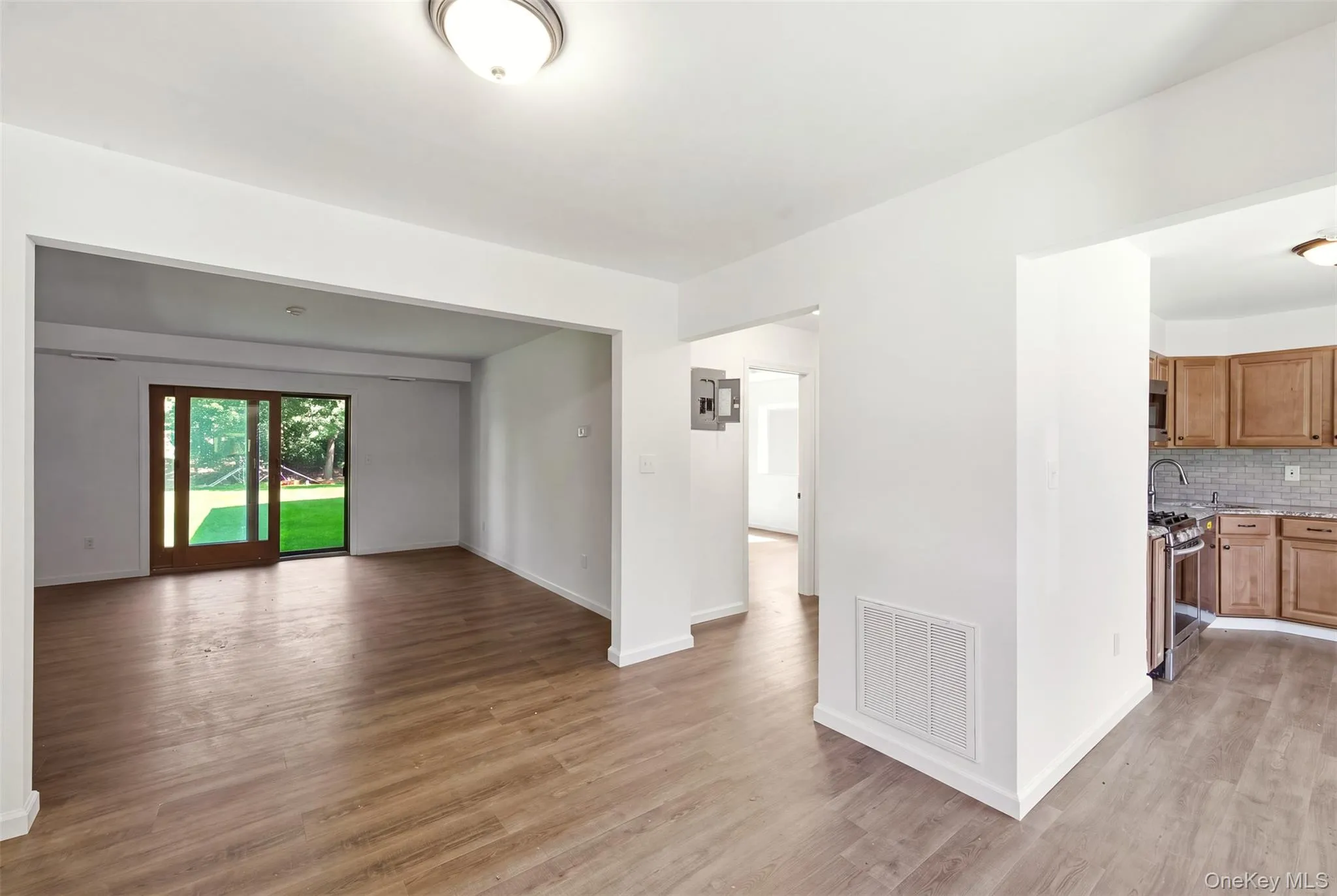 11 Juniper Court, Brookhaven, NY, 1 Bedroom Bedrooms, 4 Rooms Rooms,1 BathroomBathrooms,Residential,For Rent,Juniper,0,1052283 11 Juniper Court, Brookhaven, NY, 1 Bedroom Bedrooms, 4 Rooms Rooms,1 BathroomBathrooms,Residential,For Rent,Juniper,0,1052283