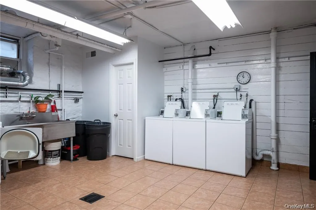 40 Birch Street, Mount Vernon, NY, 2 Bedrooms Bedrooms, 4 Rooms Rooms,1 BathroomBathrooms,Residential,For Rent,Birch,0,1052288 40 Birch Street, Mount Vernon, NY, 2 Bedrooms Bedrooms, 4 Rooms Rooms,1 BathroomBathrooms,Residential,For Rent,Birch,0,1052288