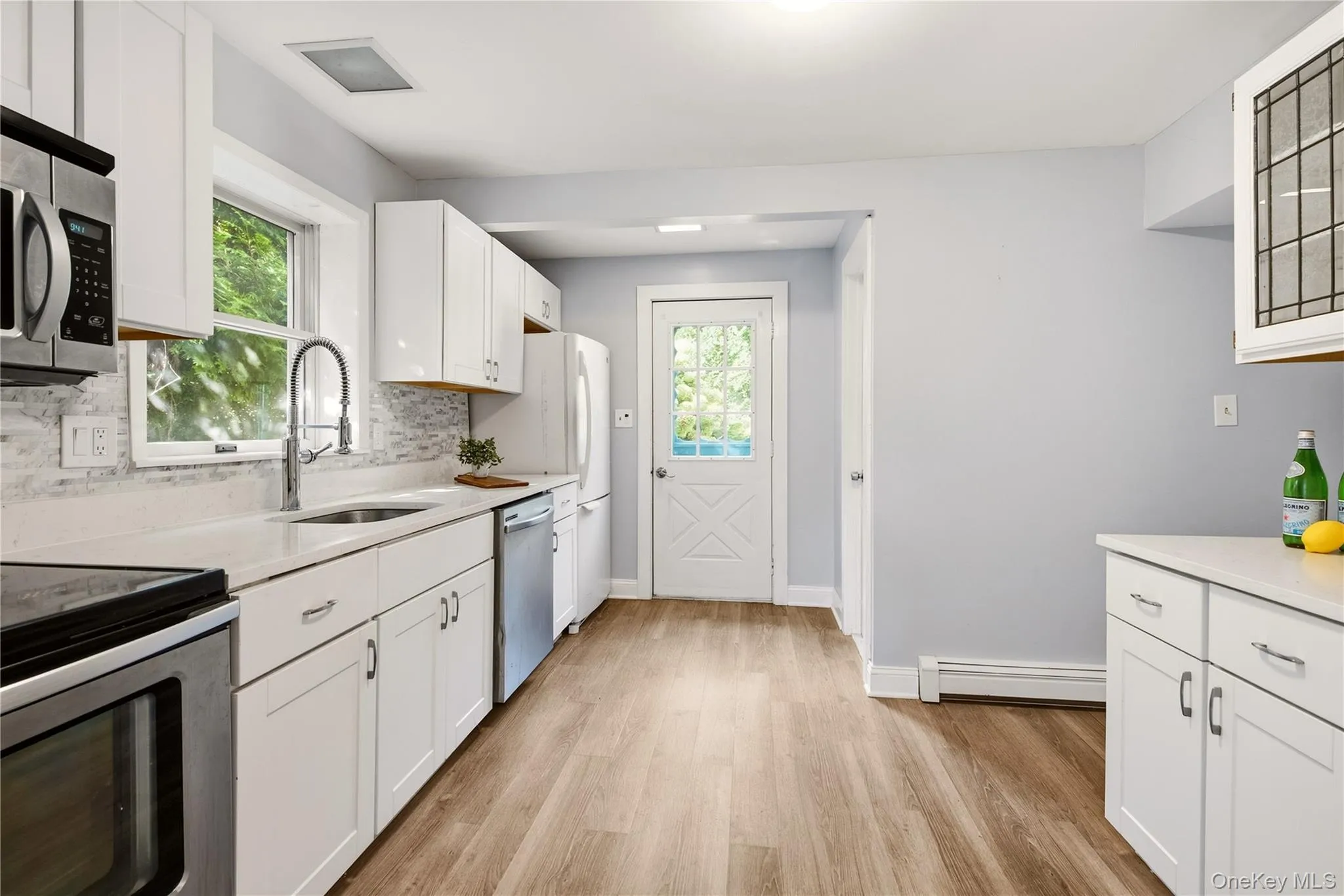 97A Bay Avenue, Huntington, NY, 2 Bedrooms Bedrooms, 5 Rooms Rooms,2 BathroomsBathrooms,Residential,For Rent,Bay,0,1052299 97A Bay Avenue, Huntington, NY, 2 Bedrooms Bedrooms, 5 Rooms Rooms,2 BathroomsBathrooms,Residential,For Rent,Bay,0,1052299