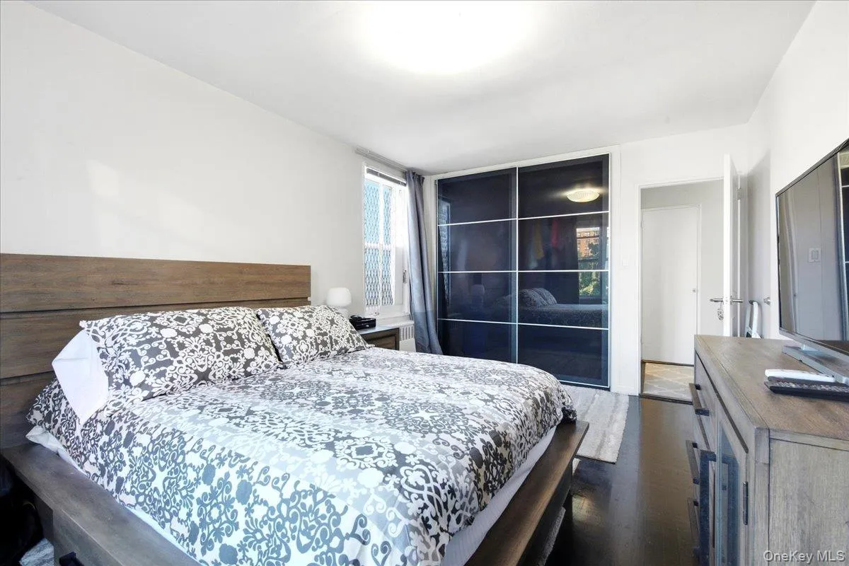66-15 Thornton Place, New York, NY, 2 Bedrooms Bedrooms, 5 Rooms Rooms,1 BathroomBathrooms,Residential,For Rent,Thornton,0,1052320 66-15 Thornton Place, New York, NY, 2 Bedrooms Bedrooms, 5 Rooms Rooms,1 BathroomBathrooms,Residential,For Rent,Thornton,0,1052320