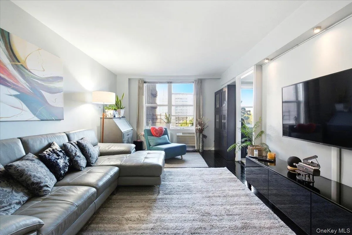 66-15 Thornton Place, New York, NY, 2 Bedrooms Bedrooms, 5 Rooms Rooms,1 BathroomBathrooms,Residential,For Rent,Thornton,0,1052320 66-15 Thornton Place, New York, NY, 2 Bedrooms Bedrooms, 5 Rooms Rooms,1 BathroomBathrooms,Residential,For Rent,Thornton,0,1052320