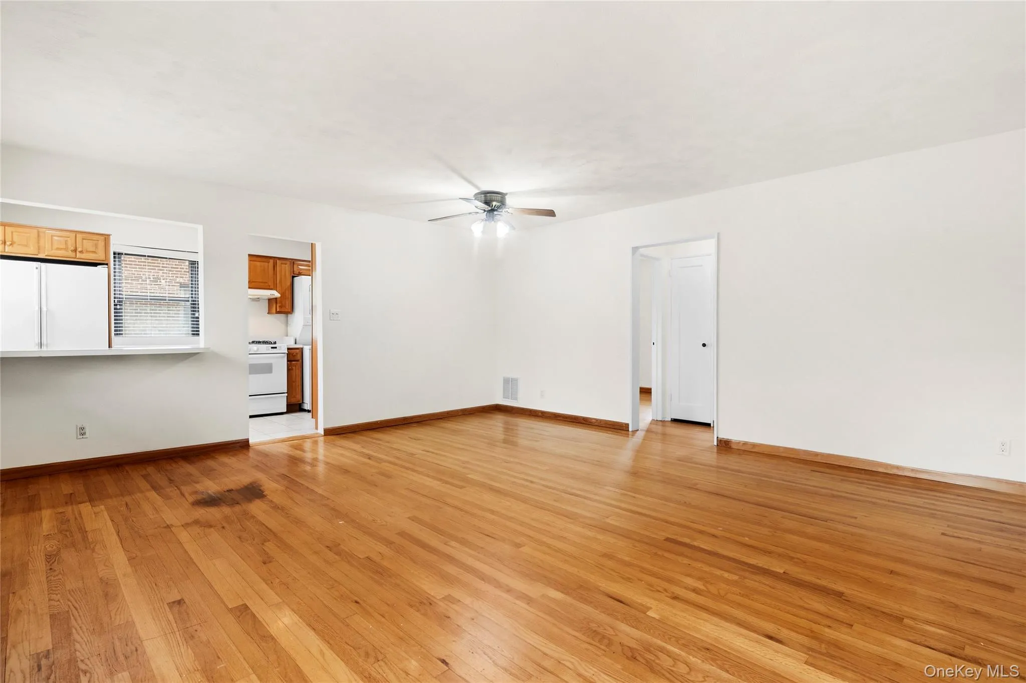Hardwood flooring, ceiling fan with integrated lighting, pass-through window to kitchen Hardwood flooring, ceiling fan with integrated lighting, pass-through window to kitchen