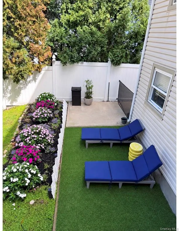 Additional patio Additional patio