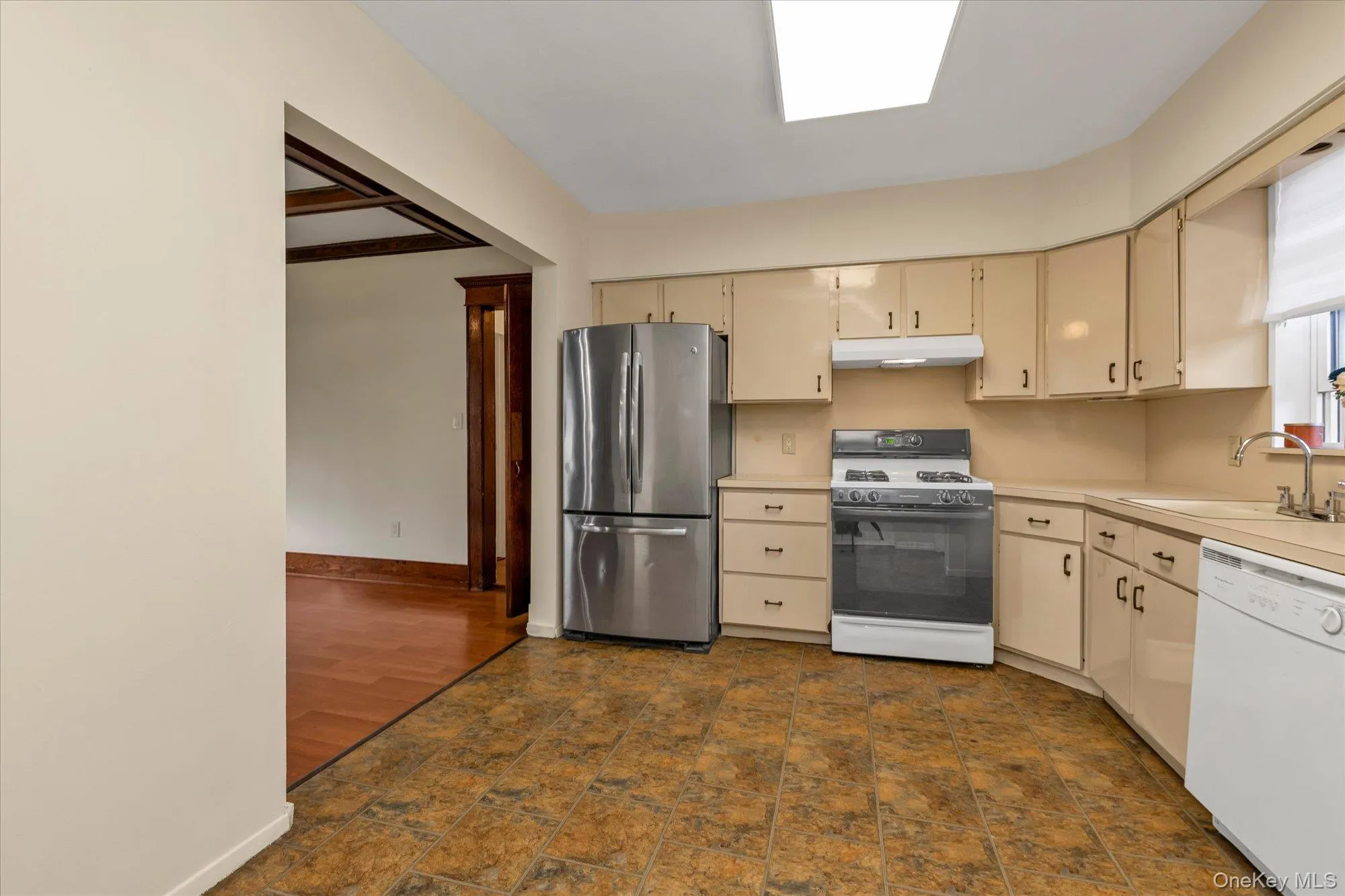 585 Seaman Avenue, Hempstead, NY, 5 Bedrooms Bedrooms, 11 Rooms Rooms,2 BathroomsBathrooms,Residential,For Rent,Seaman,0,1052332 585 Seaman Avenue, Hempstead, NY, 5 Bedrooms Bedrooms, 11 Rooms Rooms,2 BathroomsBathrooms,Residential,For Rent,Seaman,0,1052332