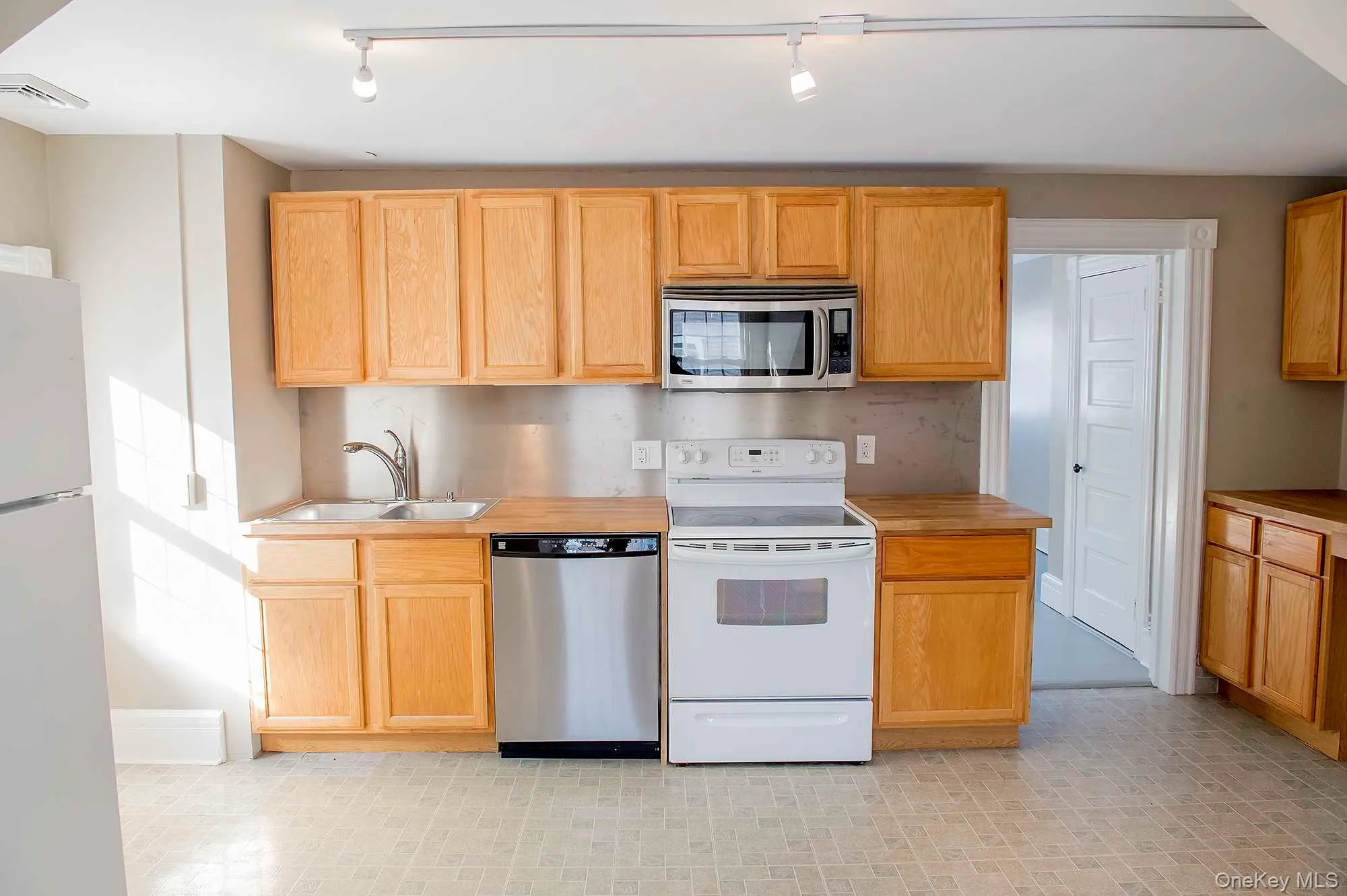 3212 FRANKLIN Avenue, Washington, NY, 2 Bedrooms Bedrooms, 5 Rooms Rooms,1 BathroomBathrooms,Residential Lease,For Rent,FRANKLIN,0,1052343 3212 FRANKLIN Avenue, Washington, NY, 2 Bedrooms Bedrooms, 5 Rooms Rooms,1 BathroomBathrooms,Residential Lease,For Rent,FRANKLIN,0,1052343