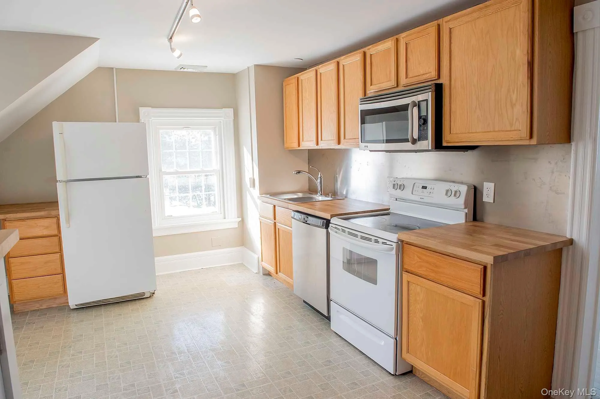 3212 FRANKLIN Avenue, Washington, NY, 2 Bedrooms Bedrooms, 5 Rooms Rooms,1 BathroomBathrooms,Residential Lease,For Rent,FRANKLIN,0,1052343 3212 FRANKLIN Avenue, Washington, NY, 2 Bedrooms Bedrooms, 5 Rooms Rooms,1 BathroomBathrooms,Residential Lease,For Rent,FRANKLIN,0,1052343