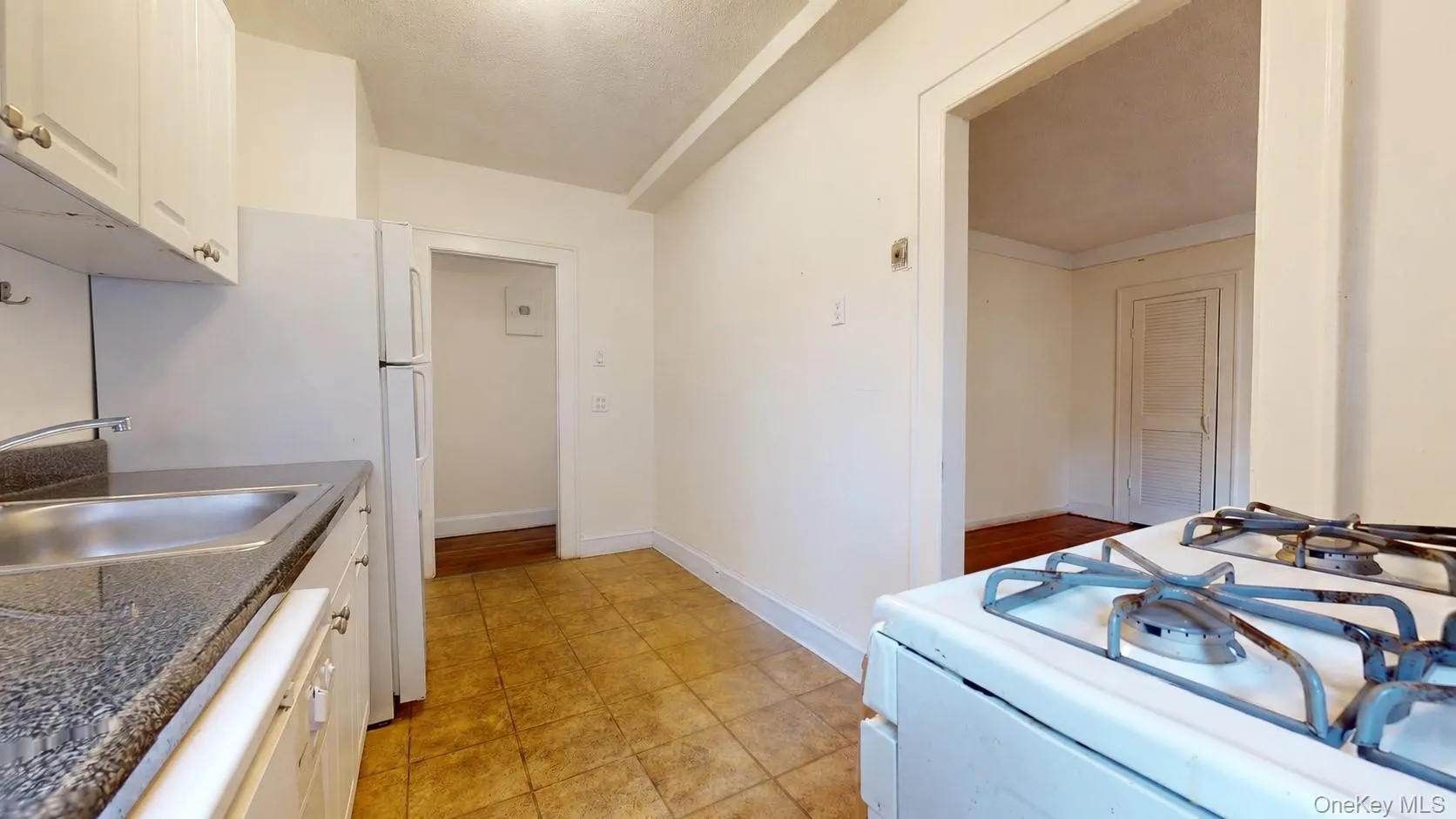 68-30 Burns Street, New York, NY, 2 Bedrooms Bedrooms, 4 Rooms Rooms,1 BathroomBathrooms,Residential,For Rent,Burns,0,1052347 68-30 Burns Street, New York, NY, 2 Bedrooms Bedrooms, 4 Rooms Rooms,1 BathroomBathrooms,Residential,For Rent,Burns,0,1052347