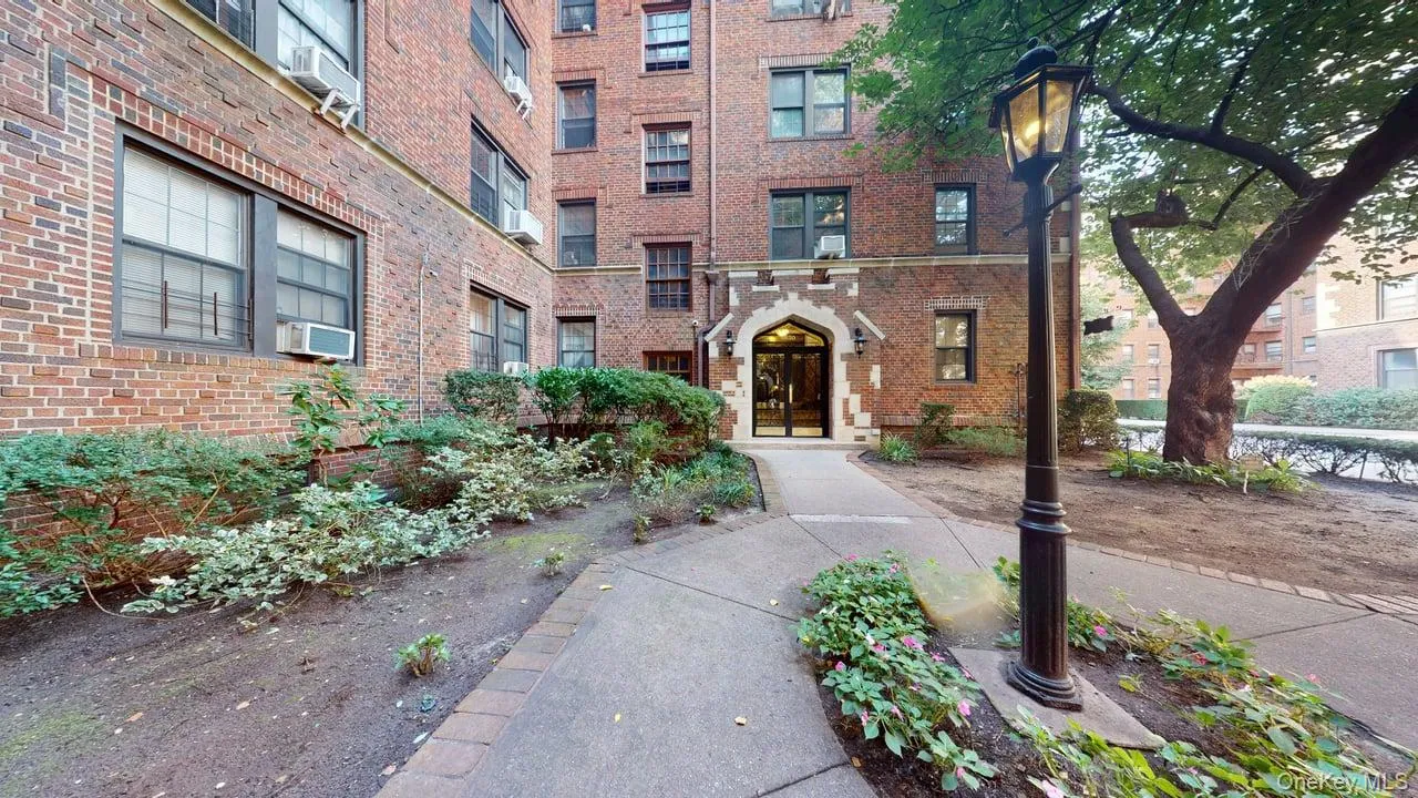 68-30 Burns Street, New York, NY, 2 Bedrooms Bedrooms, 4 Rooms Rooms,1 BathroomBathrooms,Residential,For Rent,Burns,0,1052347 68-30 Burns Street, New York, NY, 2 Bedrooms Bedrooms, 4 Rooms Rooms,1 BathroomBathrooms,Residential,For Rent,Burns,0,1052347