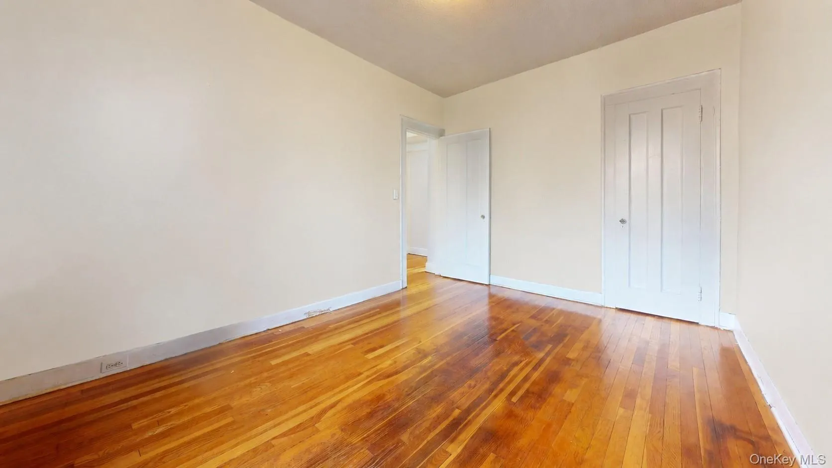 68-30 Burns Street, New York, NY, 2 Bedrooms Bedrooms, 4 Rooms Rooms,1 BathroomBathrooms,Residential,For Rent,Burns,0,1052347 68-30 Burns Street, New York, NY, 2 Bedrooms Bedrooms, 4 Rooms Rooms,1 BathroomBathrooms,Residential,For Rent,Burns,0,1052347