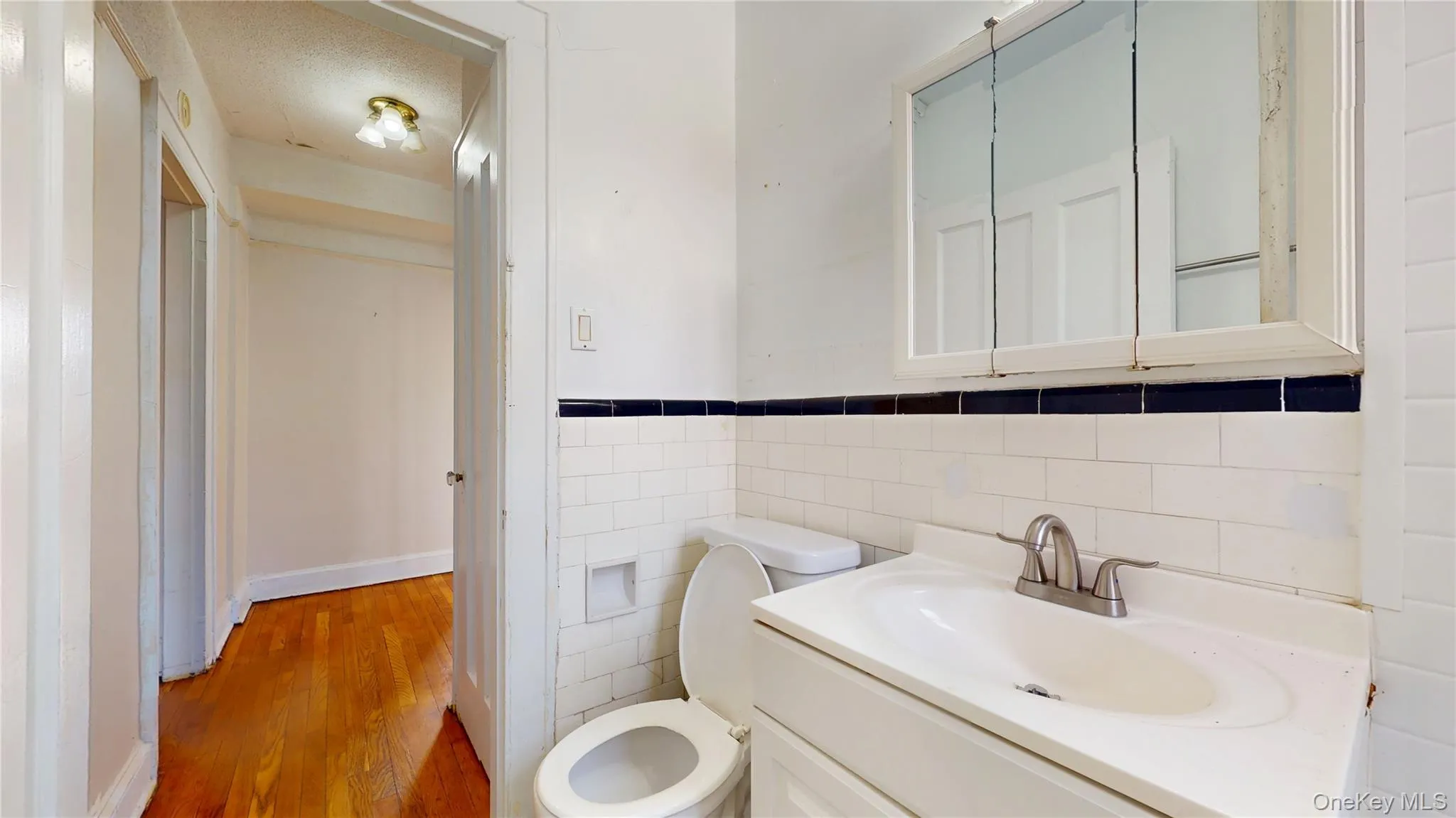 68-30 Burns Street, New York, NY, 2 Bedrooms Bedrooms, 4 Rooms Rooms,1 BathroomBathrooms,Residential,For Rent,Burns,0,1052347 68-30 Burns Street, New York, NY, 2 Bedrooms Bedrooms, 4 Rooms Rooms,1 BathroomBathrooms,Residential,For Rent,Burns,0,1052347